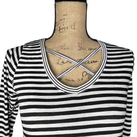 NWT POOF! Women’s Black White Striped Top Criss Cross V-Neck Long Sleeve Small - Picture 2 of 7